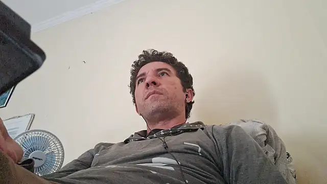 Sueliton2 online show from April 10, 2026, 6:23 pm