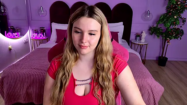 Snapshot of CharlotteAtwoood chatting on May 19, 2026, 4:13 pm CharlotteAtwoood online show from May 19, 2026, 4:13 pm