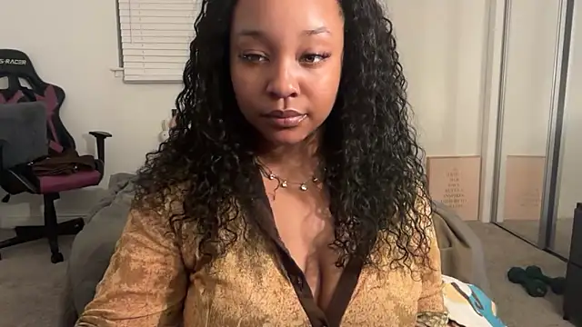 Snapshot of Yourmommysilk chatting on April 7, 2026, 6:47 am Yourmommysilk online show from April 7, 2026, 6:47 am