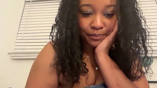 Snapshot of Yourmommysilk chatting on May 28, 2026, 12:02 pm Yourmommysilk online show from May 28, 2026, 12:02 pm