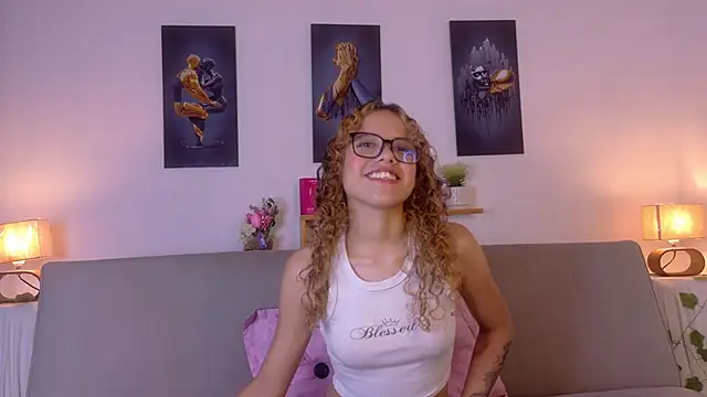 Snapshot of lia_valmont_01 chatting on May 25, 2026, 6:58 pm lia valmont 01 online show from May 25, 2026, 6:58 pm