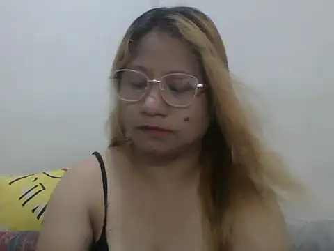 Snapshot of PinayChristine chatting on June 21, 2026, 2:36 am PinayChristine online show from June 21, 2026, 2:36 am