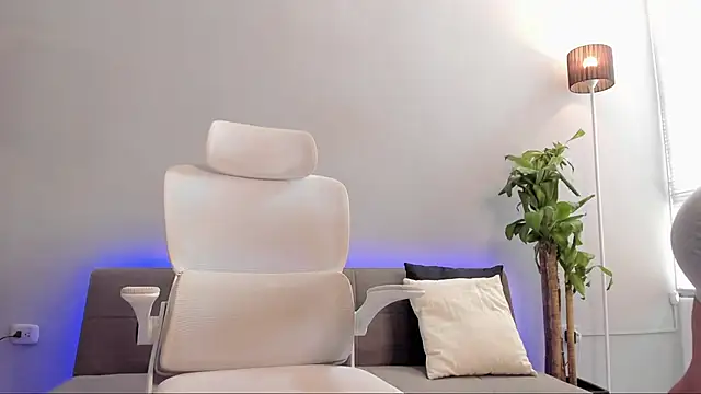 Snapshot of hashi_wood chatting on April 13, 2026, 4:34 pm hashi wood online show from April 13, 2026, 4:34 pm