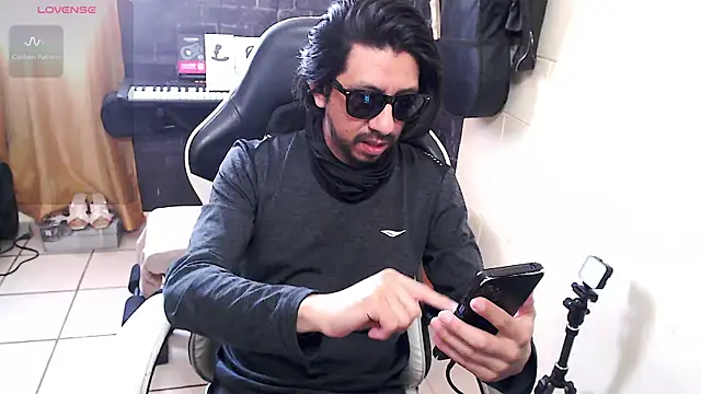 Snapshot of IASuarezV chatting on July 24, 2026, 6:28 pm IASuarezV online show from July 24, 2026, 6:28 pm