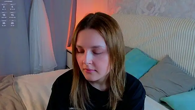 LorriMonz online show from July 6, 2026, 1:46 am