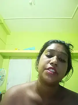 bannerjeesneha20 online show from May 17, 2026, 11:12 pm