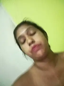 bannerjeesneha20 online show from May 18, 2026, 6:47 pm