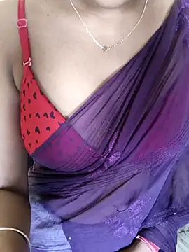 Snapshot of Rubina_Love chatting on April 12, 2026, 7:35 am Rubina Love online show from April 12, 2026, 7:35 am