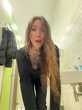 SaintSquirt online show from May 27, 2026, 9:39 am