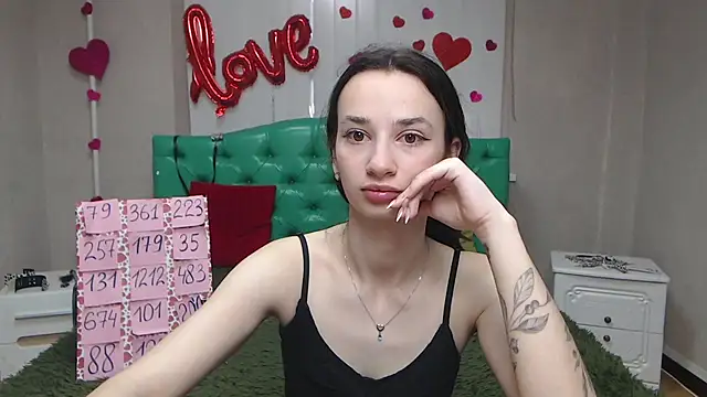 Je55icaBreeze online show from May 25, 2026, 5:02 am