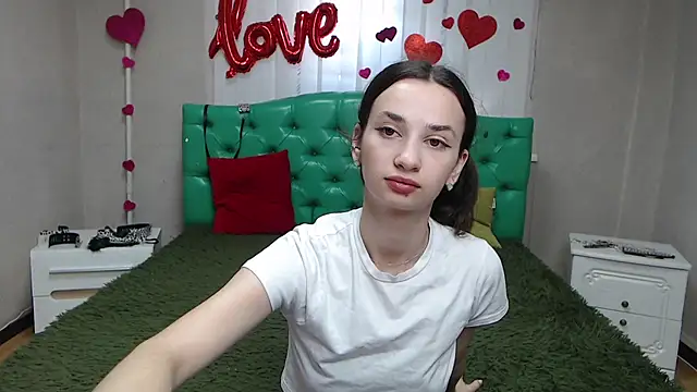 Je55icaBreeze online show from July 7, 2026, 5:21 am