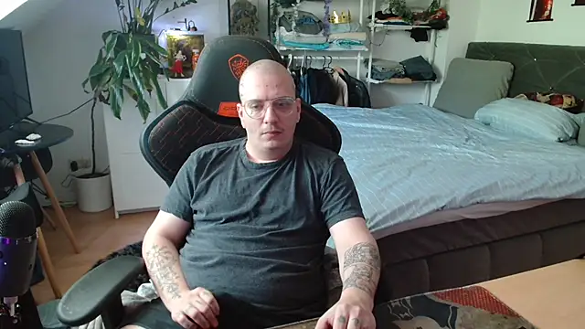 Snapshot of Oderwattboy chatting on May 24, 2026, 8:19 am Oderwattboy online show from May 24, 2026, 8:19 am