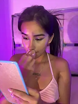 Snapshot of Lizzy_Bonnie chatting on May 19, 2026, 11:55 pm Lizzy Bonnie online show from May 19, 2026, 11:55 pm