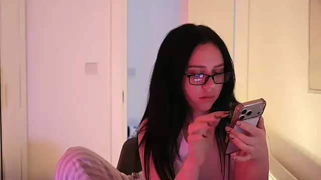 mira mmira online show from April 3, 2026, 9:57 pm