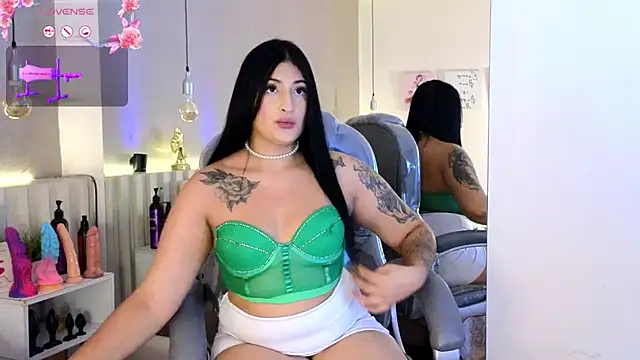 Alondra King online show from May 6, 2026, 3:57 am