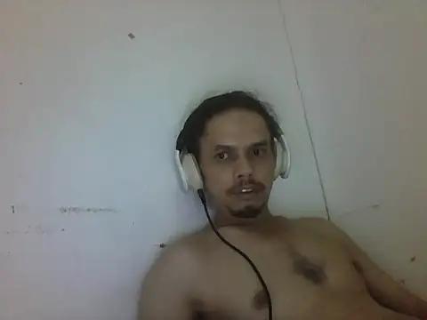Raku2386 online show from April 13, 2026, 5:35 am