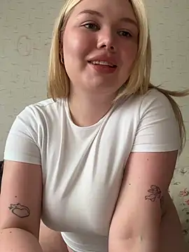 cutiejuliee online show from June 29, 2026, 1:22 pm