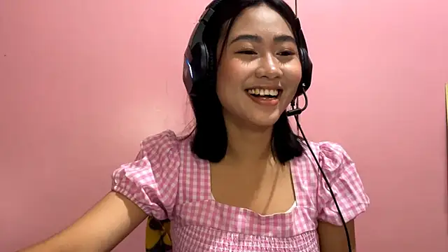 IndiraBrieger online show from March 26, 2026, 2:06 am