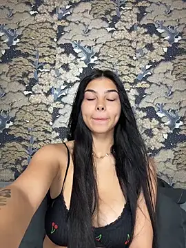 Crissdesire online show from July 28, 2026, 2:57 pm