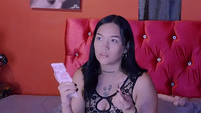 Snapshot of Val_viixen chatting on April 16, 2026, 12:06 pm Val viixen online show from April 16, 2026, 12:06 pm