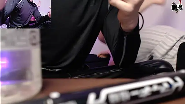 Snapshot of DontCloseYet chatting on April 15, 2026, 7:04 am DontCloseYet online show from April 15, 2026, 7:04 am