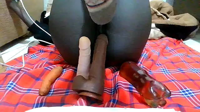 Snapshot of Nomie5 chatting on May 30, 2026, 11:18 am Nomie5 online show from May 30, 2026, 11:18 am