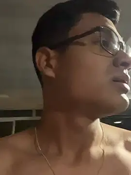 Snapshot of ThiagoVega_ chatting on May 10, 2026, 3:44 am ThiagoVega online show from May 10, 2026, 3:44 am