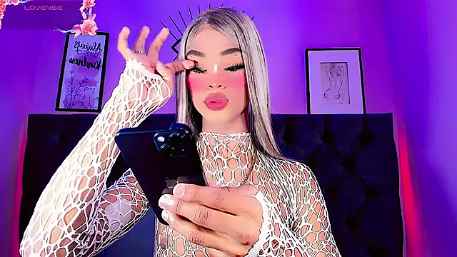 Kornylovee online show from July 4, 2026, 8:59 pm