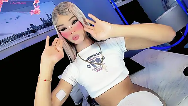 Kornylovee online show from July 10, 2026, 9:06 pm