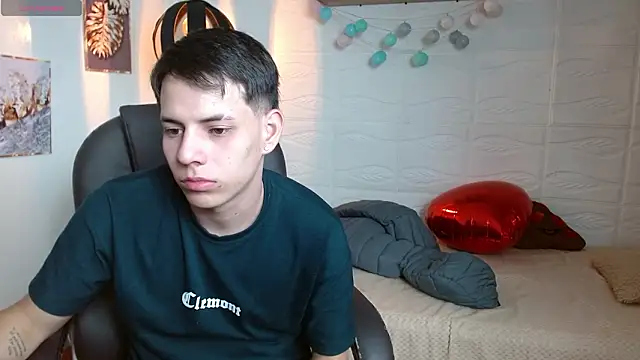 RoaSexi25 online show from March 26, 2026, 3:45 am