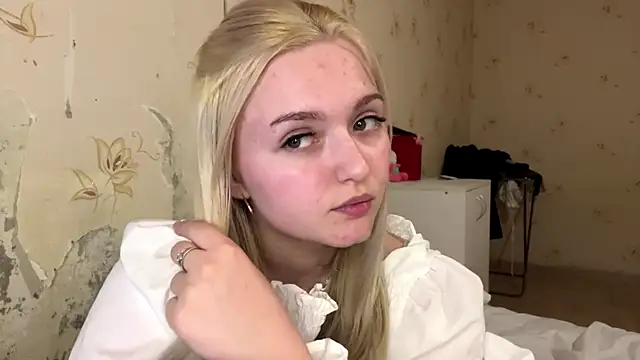 Sophia Blonde online show from April 2, 2026, 5:32 pm