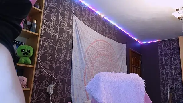baby onface online show from July 28, 2026, 8:52 pm