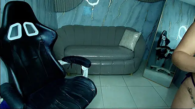 luna  r  online show from May 23, 2026, 8:24 pm