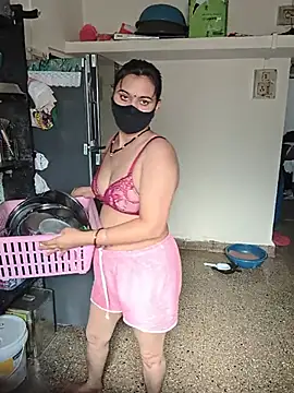 HeartlessGirl online show from May 22, 2026, 3:35 am