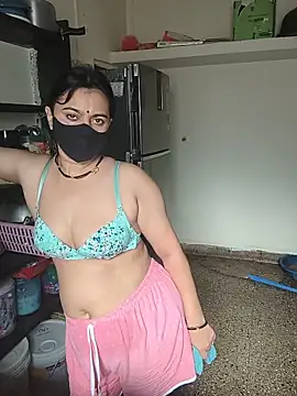 HeartlessGirl online show from May 26, 2026, 3:35 am