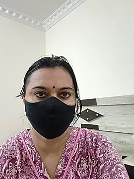 HeartlessGirl online show from July 1, 2026, 10:50 am
