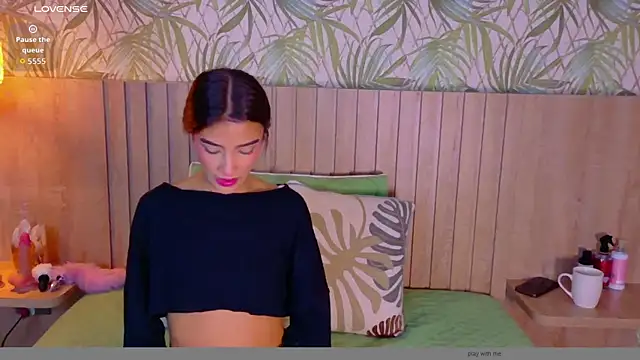 Charlott  18 online show from May 25, 2026, 12:55 pm