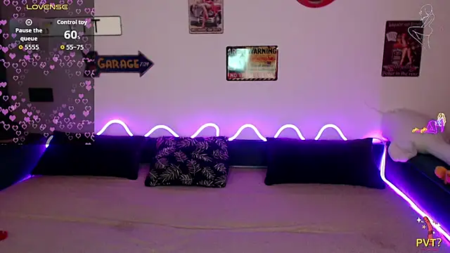 MoonlitSin22 online show from April 13, 2026, 6:24 pm