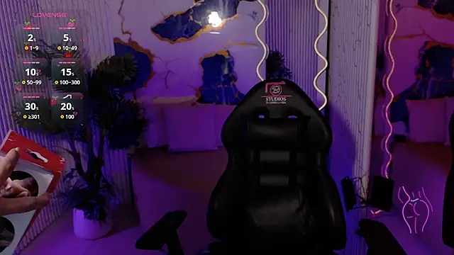 Tiiana tay online show from May 26, 2026, 4:41 am
