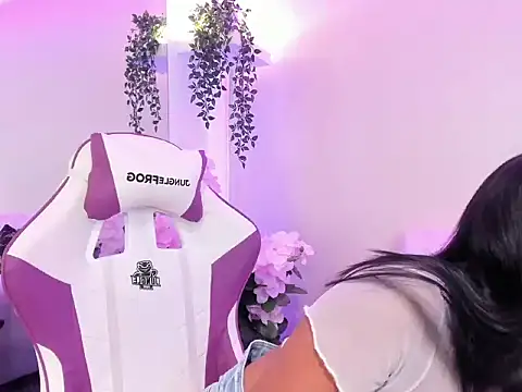 Snapshot of Daphnie_Foxx chatting on April 10, 2026, 10:47 pm Daphnie Foxx online show from April 10, 2026, 10:47 pm