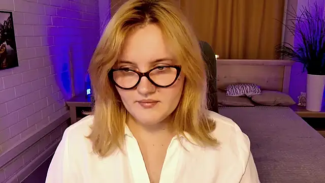 KathyBriggs online show from July 17, 2026, 5:36 am