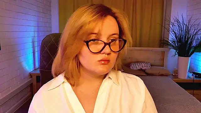 KathyBriggs online show from July 18, 2026, 5:22 am