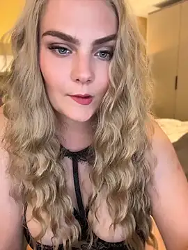 Snapshot of Blonde_Cougar chatting on June 2, 2026, 8:11 pm Blonde Cougar online show from June 2, 2026, 8:11 pm