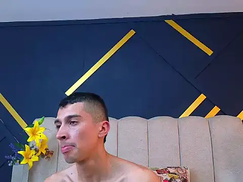 MiaANDronyy online show from March 29, 2026, 7:25 pm