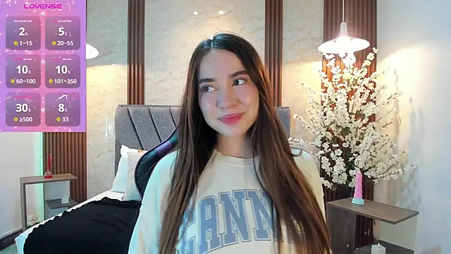 Anissa m  online show from April 13, 2026, 2:11 pm