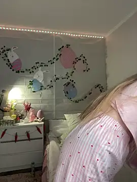 AvaTayloor online show from April 3, 2026, 6:33 am