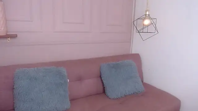 Snapshot of Violet_2003 chatting on March 31, 2026, 2:06 pm Violet 2003 online show from March 31, 2026, 2:06 pm