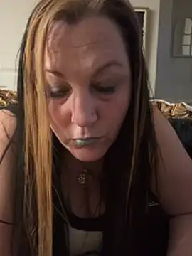 Snapshot of Queenemerald chatting on April 1, 2026, 2:34 am Queenemerald online show from April 1, 2026, 2:34 am