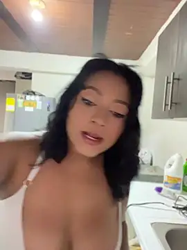 Snapshot of Saraa_M chatting on May 12, 2026, 6:38 pm Saraa M online show from May 12, 2026, 6:38 pm