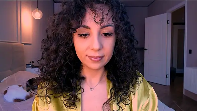 Snapshot of curly_jade_ chatting on April 17, 2026, 4:32 pm curly jade online show from April 17, 2026, 4:32 pm